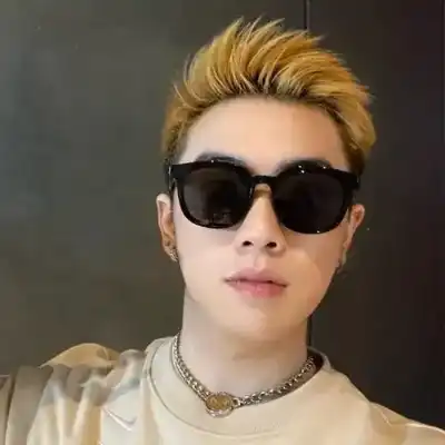杨露建
